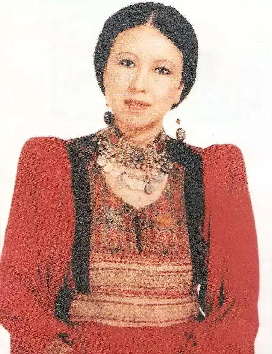 1991年，48岁的三毛因子宫内膜肥厚，接受手术治疗。然而，手术后的第二天，她竟