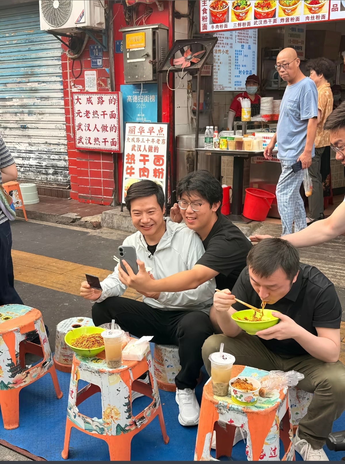老板开工，我干饭~第二场~雷军说在街边吃热干面几十年没变