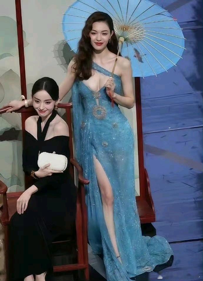 钟楚曦和古力娜扎同框让我对美又有了新的认识，真是美得各有千秋 