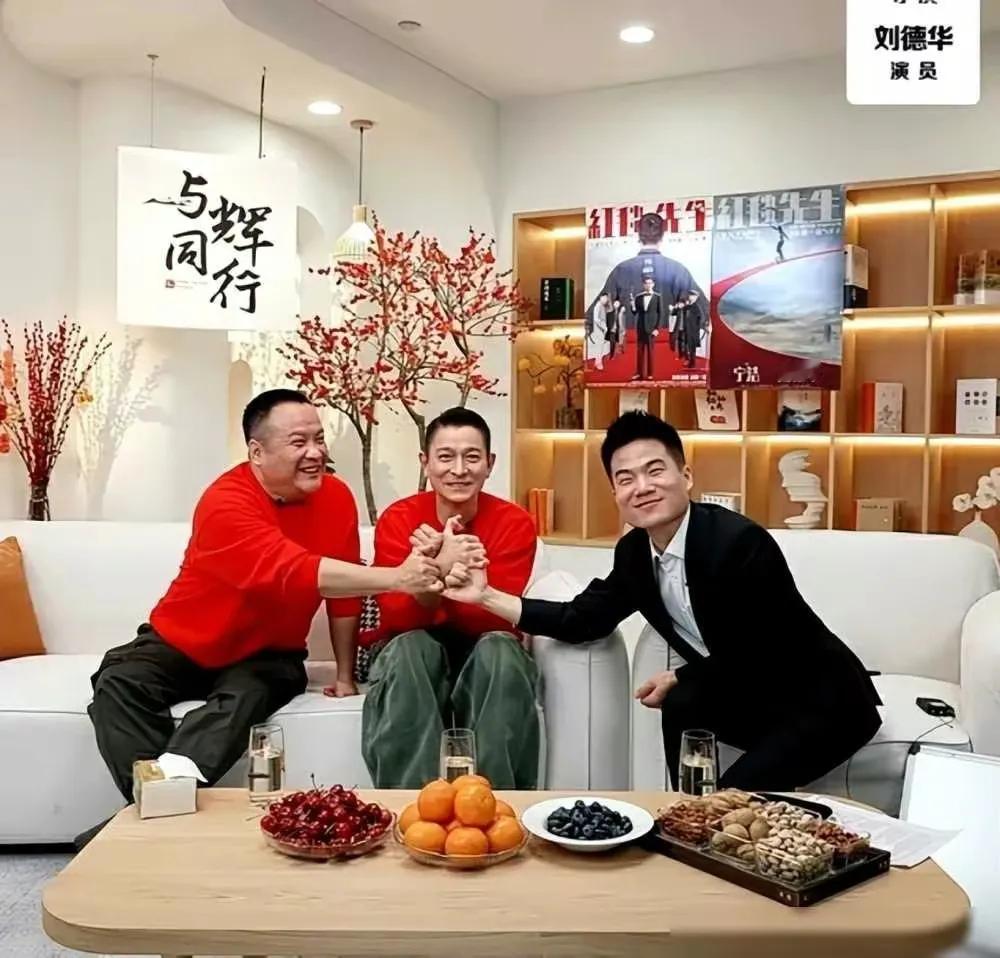 反噬来了！董宇辉被骂票房毒药！

我之前说过，董宇辉过度高调，迟早会被反噬。这次