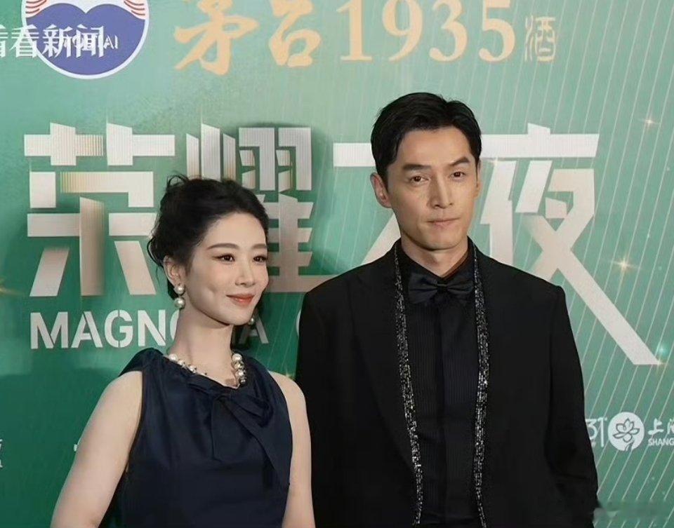 胡歌出来了 