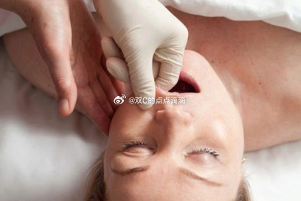 盆友们 你们睡觉磨牙吗我的牙医说我睡觉肯定磨后槽牙今儿本土看到有Spa按摩口腔的