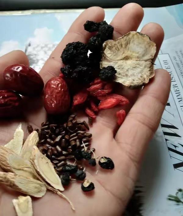 你以为正常，其实是“身体虚了”的6种表现!1。稍微一动就累到瘫 没干重活， 没走