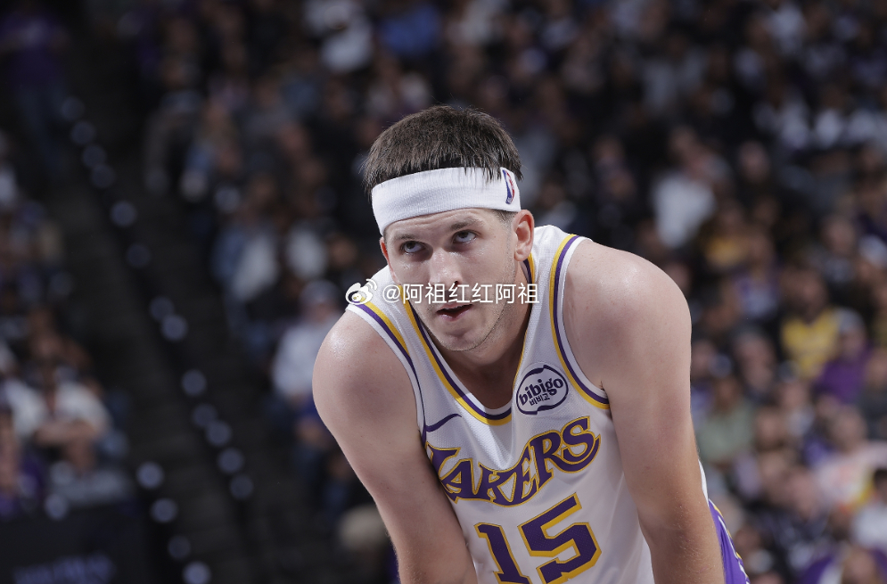 今日，NBA常规赛继续进行，湖人在主场以128-104力克国王。此役，里夫斯出战