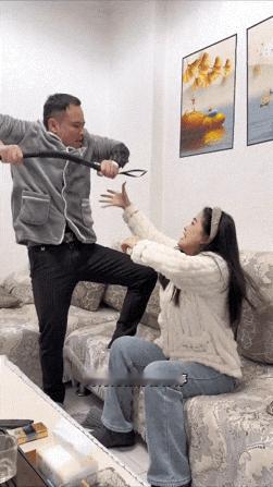 表演的时候挺豪迈，拿劳务费的时候咋胆怯了呢？