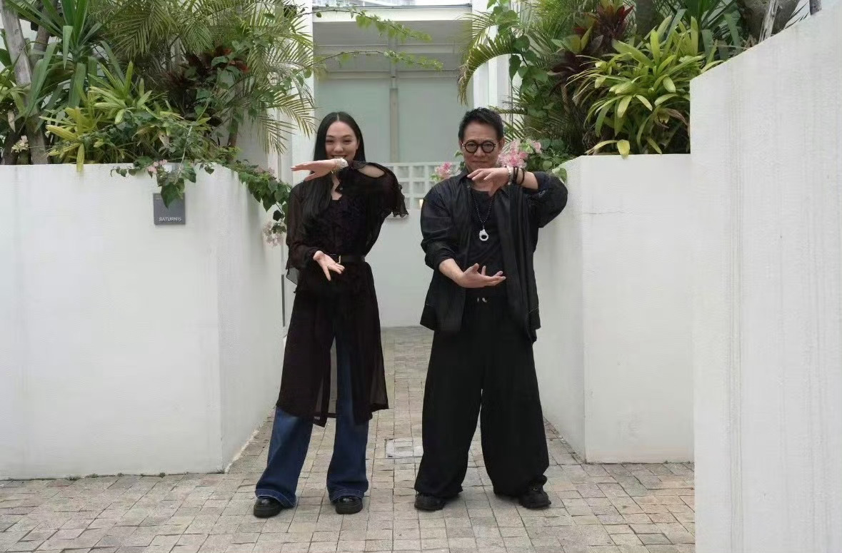 李连杰女儿晒合照李连杰女儿合照，父女同框温馨感拉满