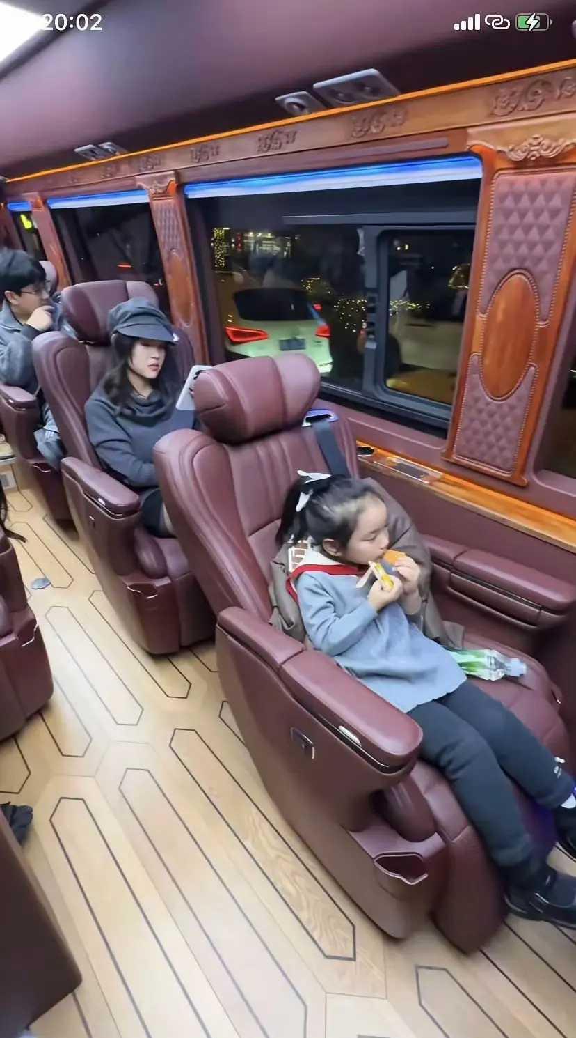 这得是什么家庭啊，能开上这种车