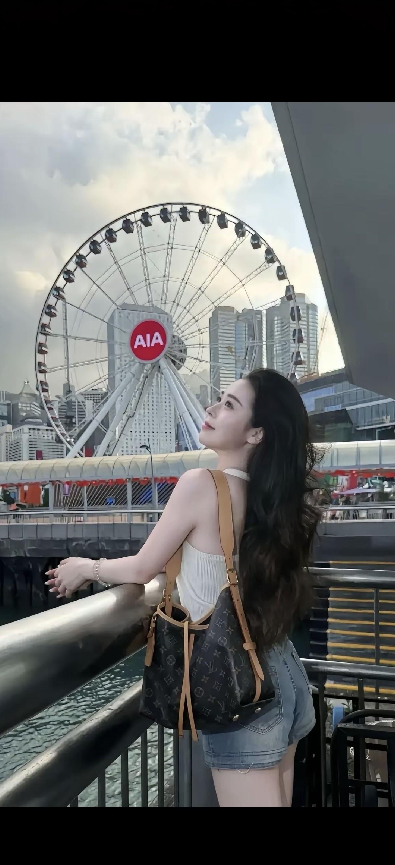 在海边看摩天轮，好惬意啊！