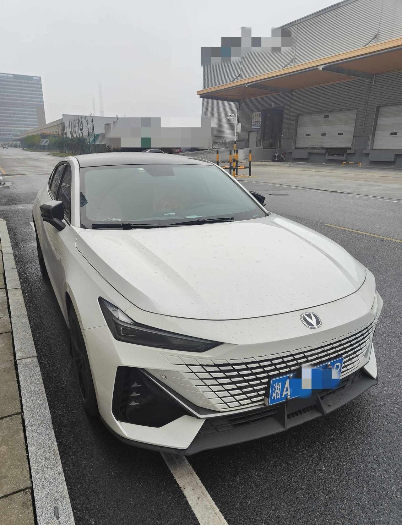 诚心出个人车，帖子在，车就在
车型：长安2022款，1.5T尊贵版 univ
公