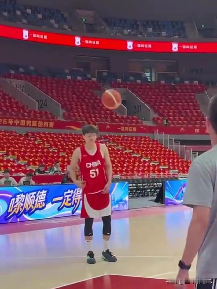 杨瀚森什么时候回来的，目前已经和中国男篮汇合开始训练！

杨瀚森回来的挺快的，目