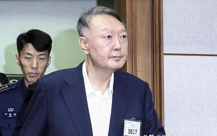 583 天挣扎全白费！大法院终审一锤定音，尹锡悦还是栽了，7 年刑期丝毫不改。