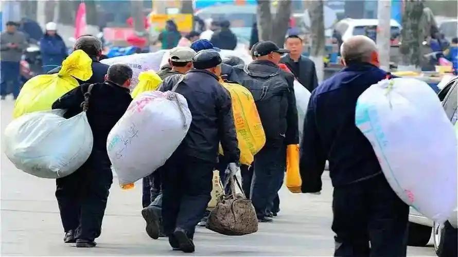 10亿人口红线，决定民族复兴的国运根基
 
金灿荣有一段极具远见的论断：中华民族
