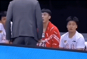 张明池这是吃了多少好吃的，被吓得一激灵那时候多瘦啊 ​​​