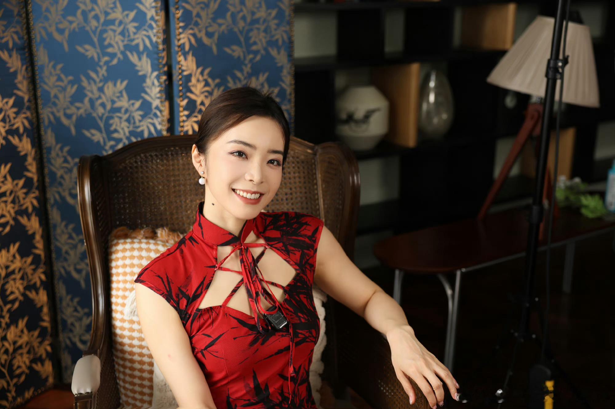 #孙亚龙开团LPL教练##孙亚龙怒斥LPL教练#我看阿姨也是风韵犹存！又是羡慕管