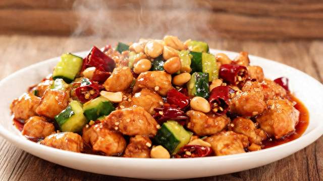宫保鸡丁正确做法，鸡肉嫩滑花生香脆