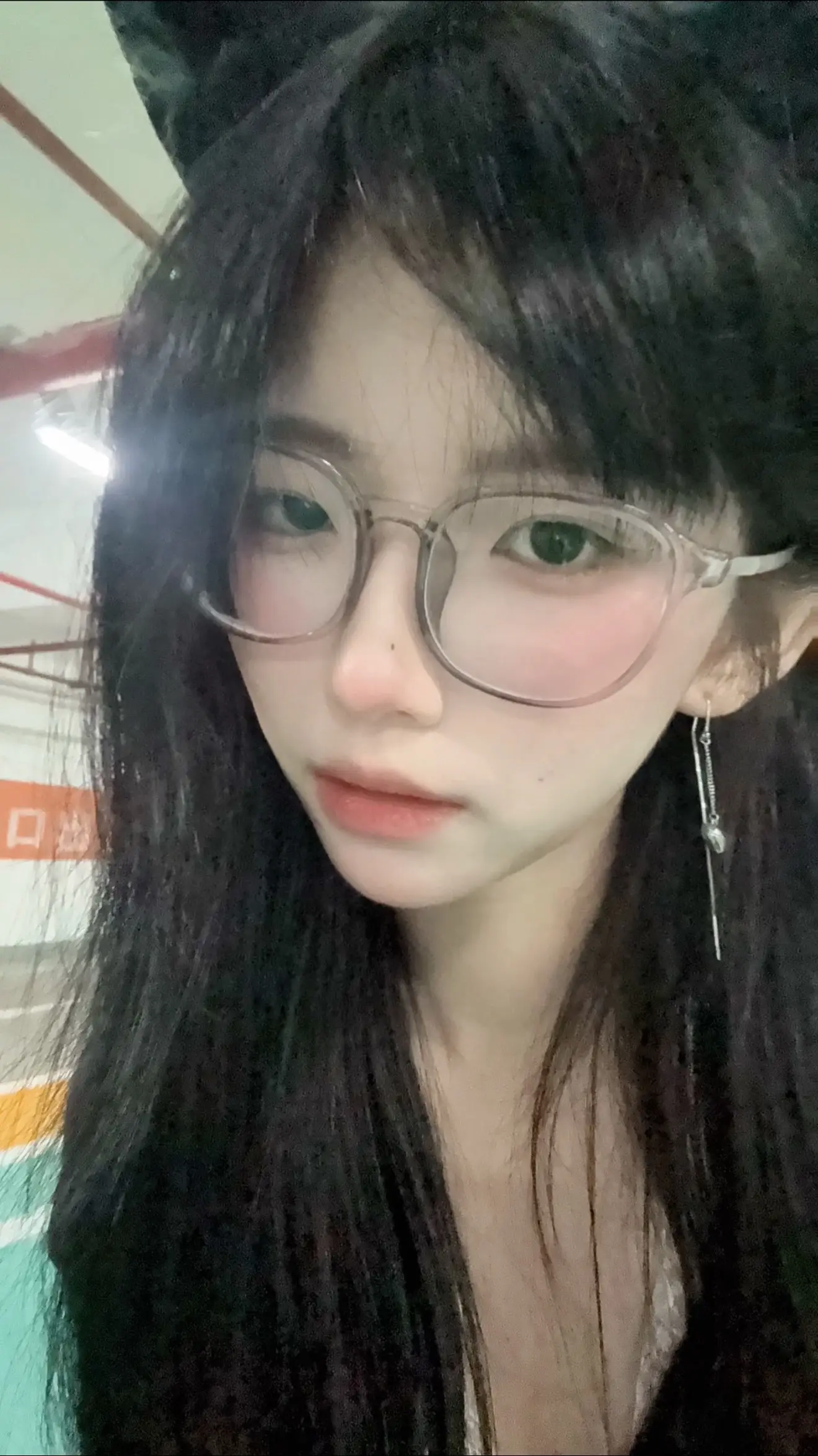 妹子 你长得确实很漂亮 而且我经常看到你问候别人妈 真是又漂亮又会关心人