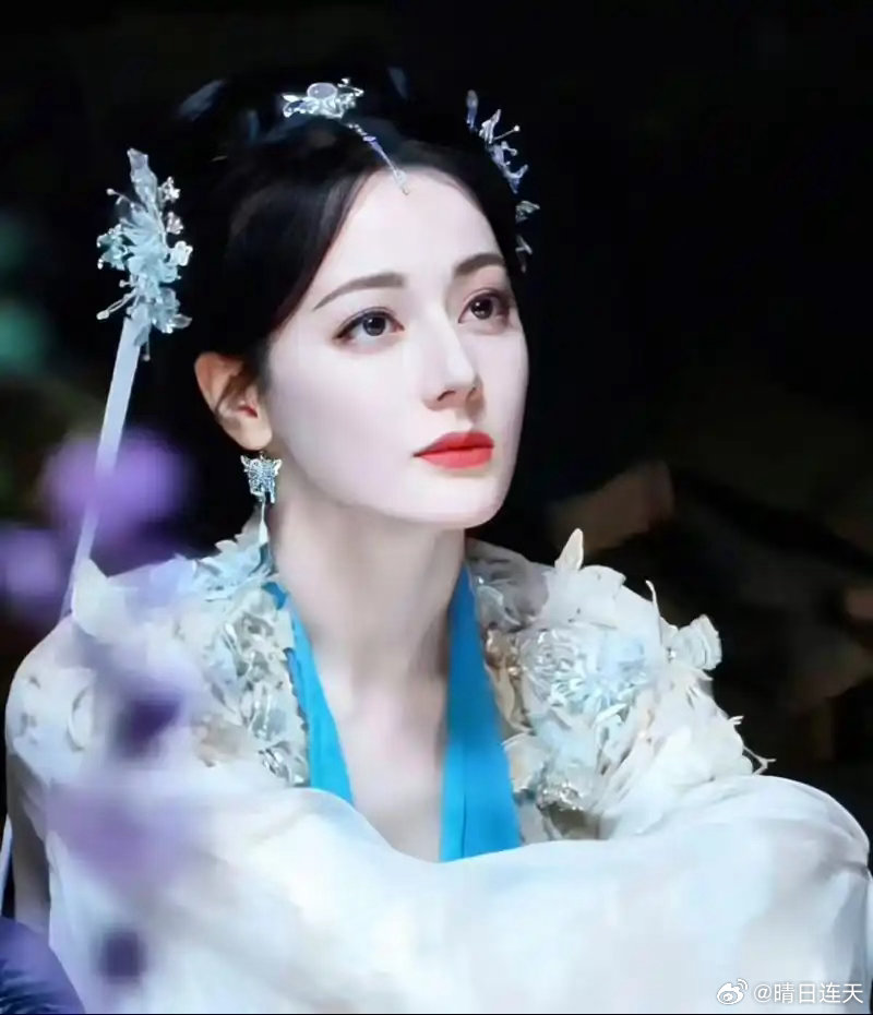 迪丽热巴古装造型绝美亮相，美貌再度出圈 