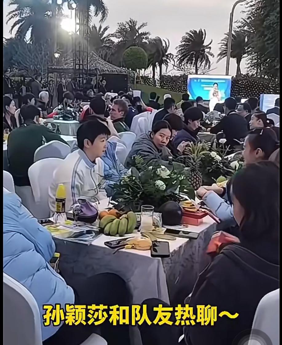 孙颖莎 王楚钦参加海口亚洲杯欢迎晚宴——笑容灿烂
2月3日，王楚钦 王曼昱参加了