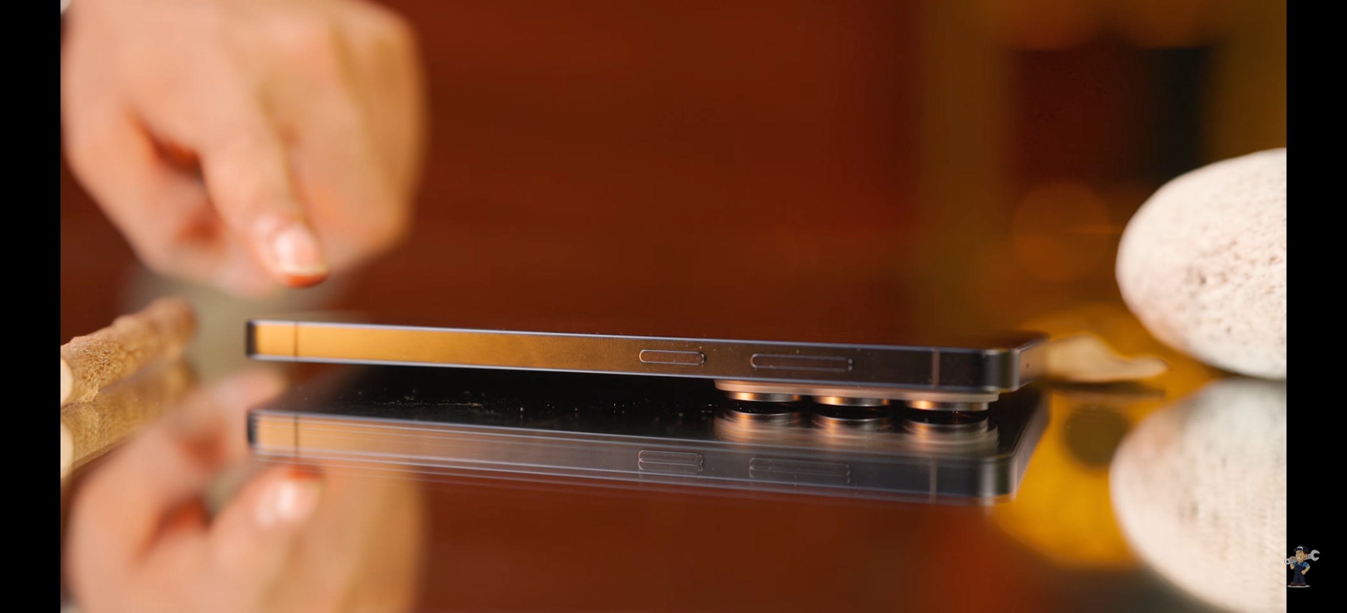 这个凸起厚度也不容小觑，跷跷板一族 