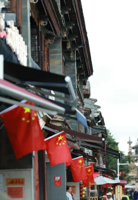 今年中秋和国庆只隔3个工作日，很多人开始琢磨：能不能干脆把国庆7天挪一挪，改成9
