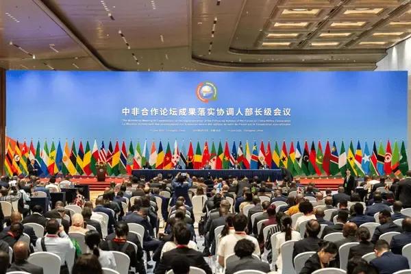 中国刚刚实现了2025年两个最大的地缘政治胜利！53个非洲国家在华共同承诺与中国