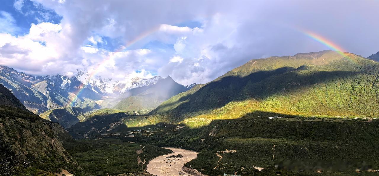 满心期待的南迦巴瓦日照金山，终究是在惊喜、期望、失望，再惊喜、再期望、再失望的反