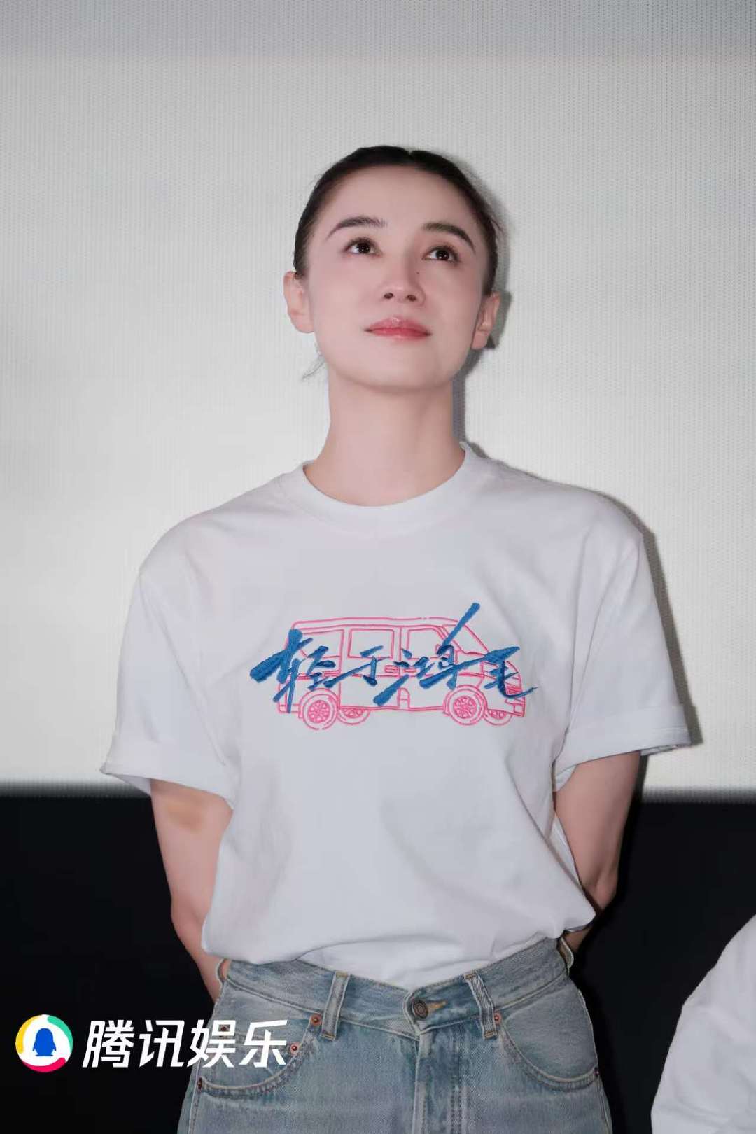 宋佳一出现妈声就不断 《轻于鸿毛》首映礼超热闹！宋佳一出场，台下“妈”声此起彼伏