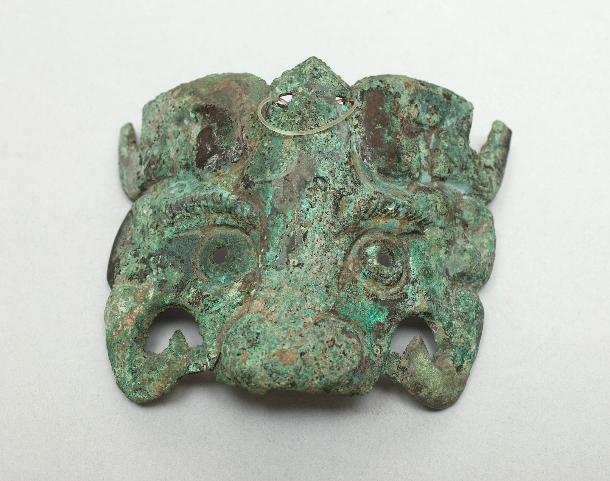 每天一件青铜器 底特律美术馆收藏的两件西周时期的铜面具/饰件 