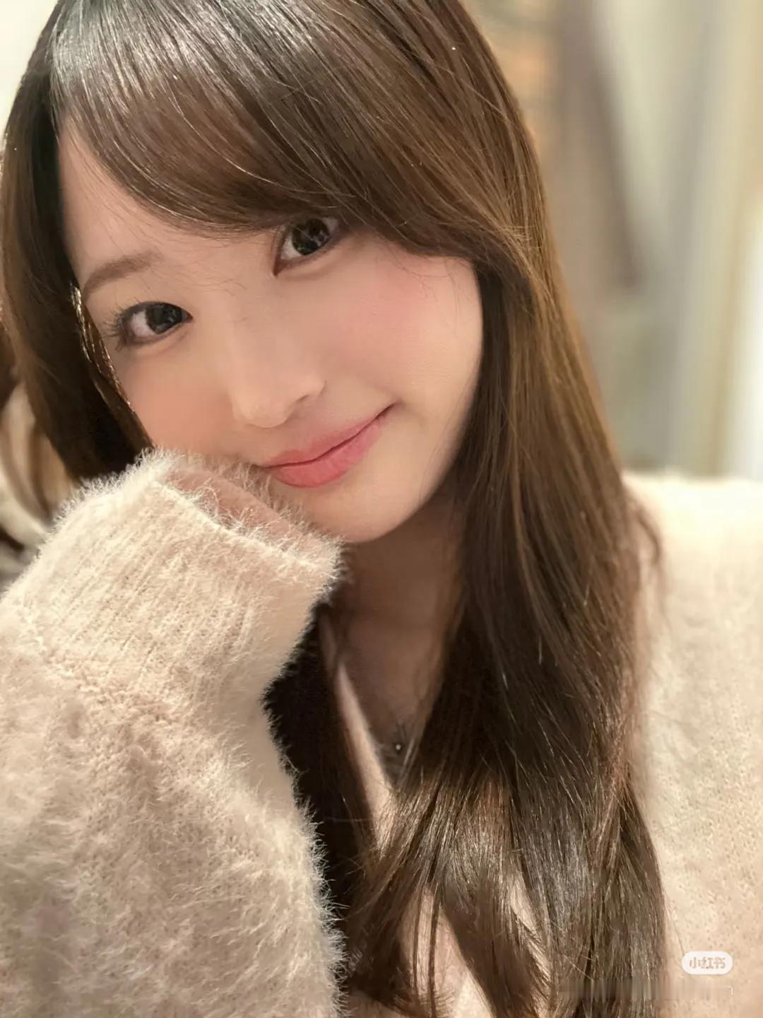 话说日本近几年就推出了许多颜值和气质都相当不错的新晋博主，而yoshie就是其中