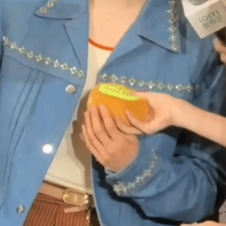 有两个人好喜欢顶着萌脸做这种暧昧事呵呵… ​​​