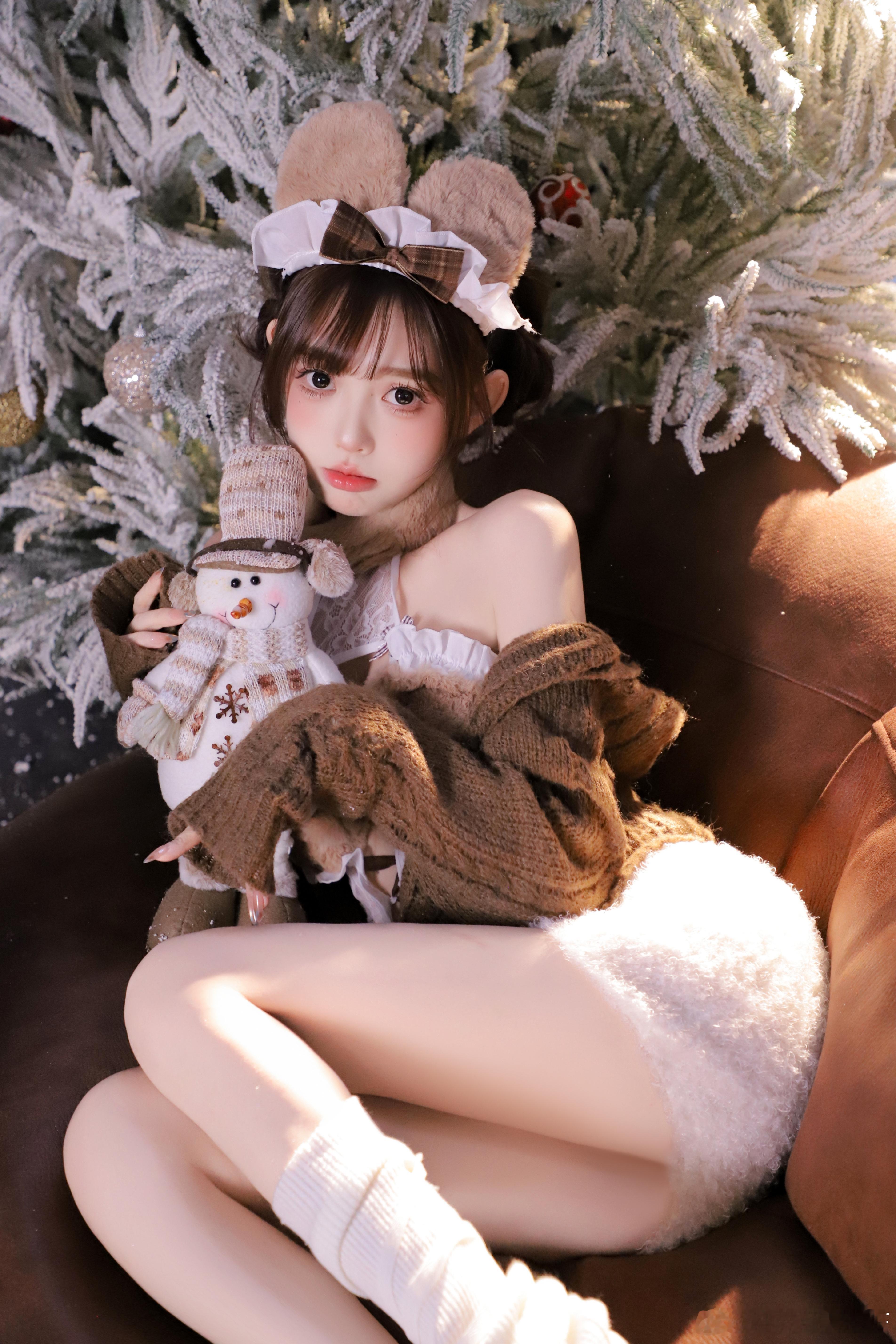 🎄🎄🎄来宠幸一下我的大号。已经开始拍圣诞啦！评论区抽三个人送这组图的签名小