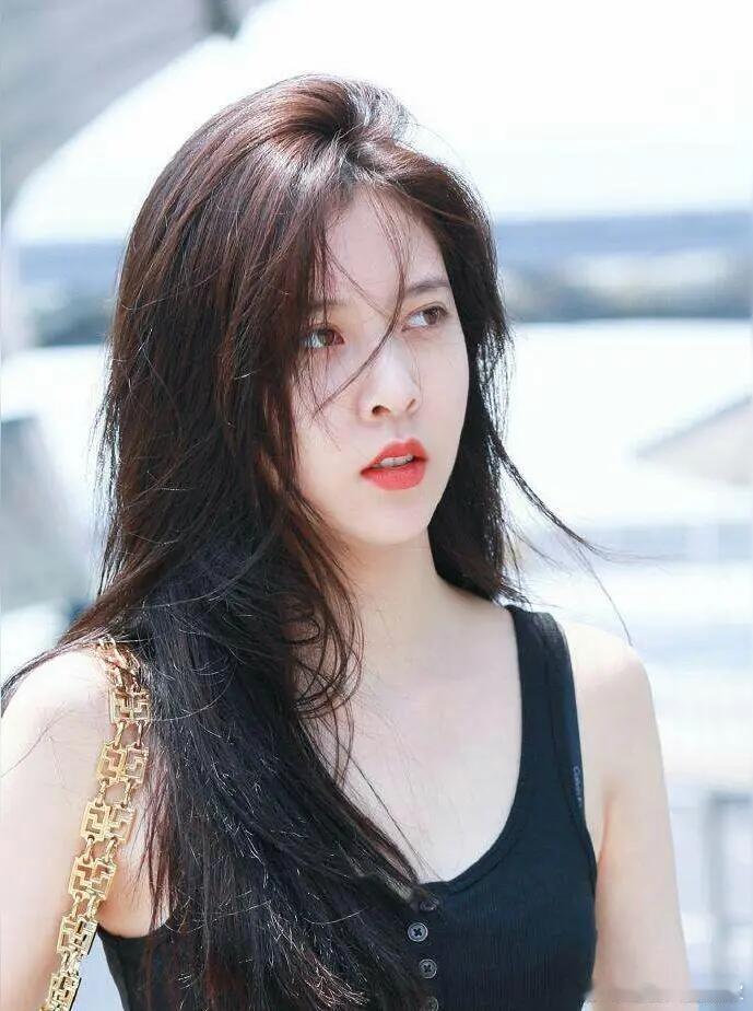 宋妍霏生图 2026年的第一天就被宋妍霏的生图惊艳到了。在上海的活动现场，她展现