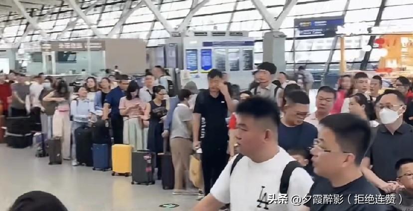 无视赴日安全预警？这几千人真该当教训
 
上海赴日旅游的几千人，在突发战事面前，