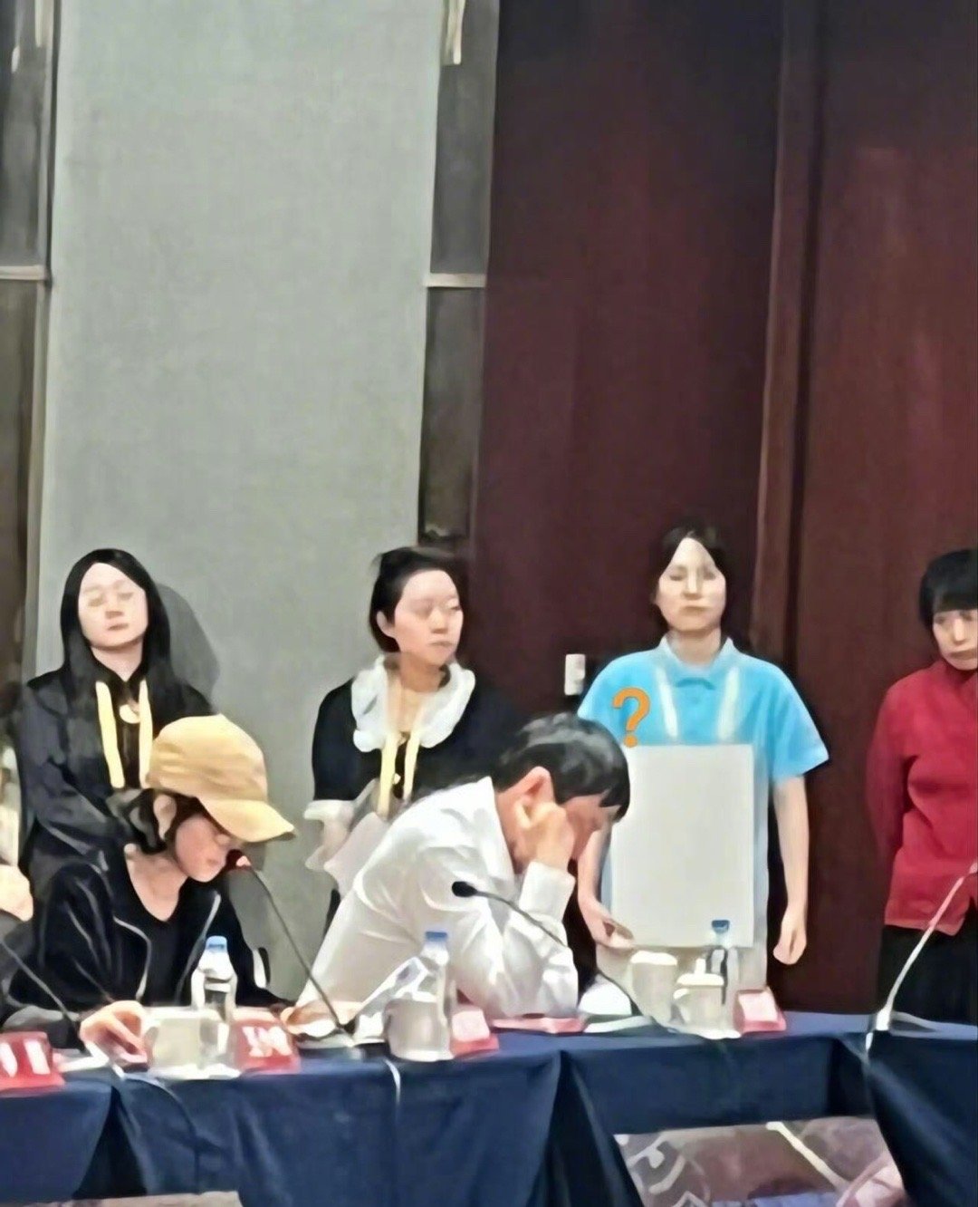 哈哈哈哈哈哈哈哈就算是视帝视后也受不了开会，看把孩子困的[awsl]#赵丽颖雷佳