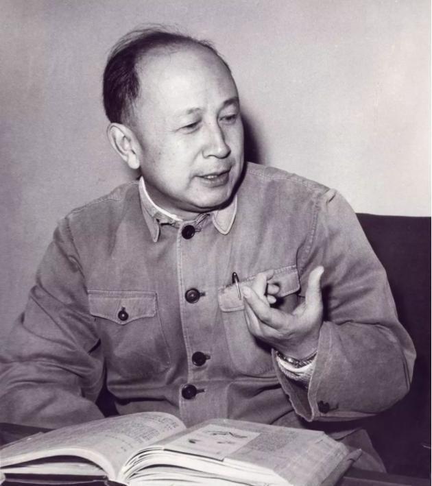 1984年中国科协换届，钱学森当场拒绝主席人选推荐，在会议现场明确表态发火：我不