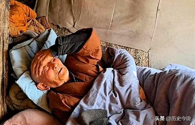 伏牛山74岁老人失踪13年，被寻获后拒离山洞，众人入洞瞬间泪目
 
阅读此文前，