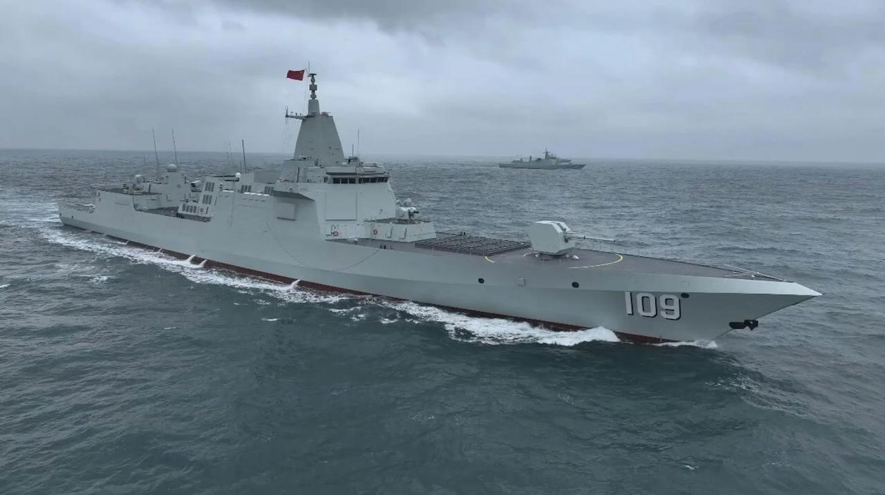 东部战区官宣最新055型万吨大驱！[加油]
• 109舰：东莞舰

• 110舰