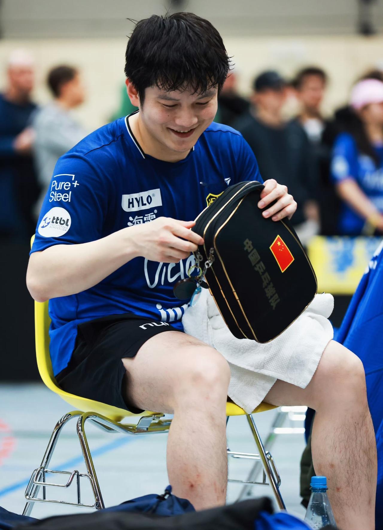 赛后，樊振东的这3张照片火了…

1月13日凌晨，德甲第12轮 萨尔布吕肯客场2