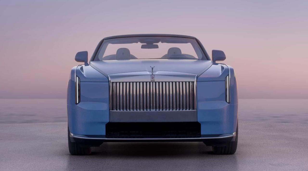 劳斯莱斯推奢华敞篷跑车，限量100台
劳斯莱斯擅长打造定制车型，为此专门成立了一