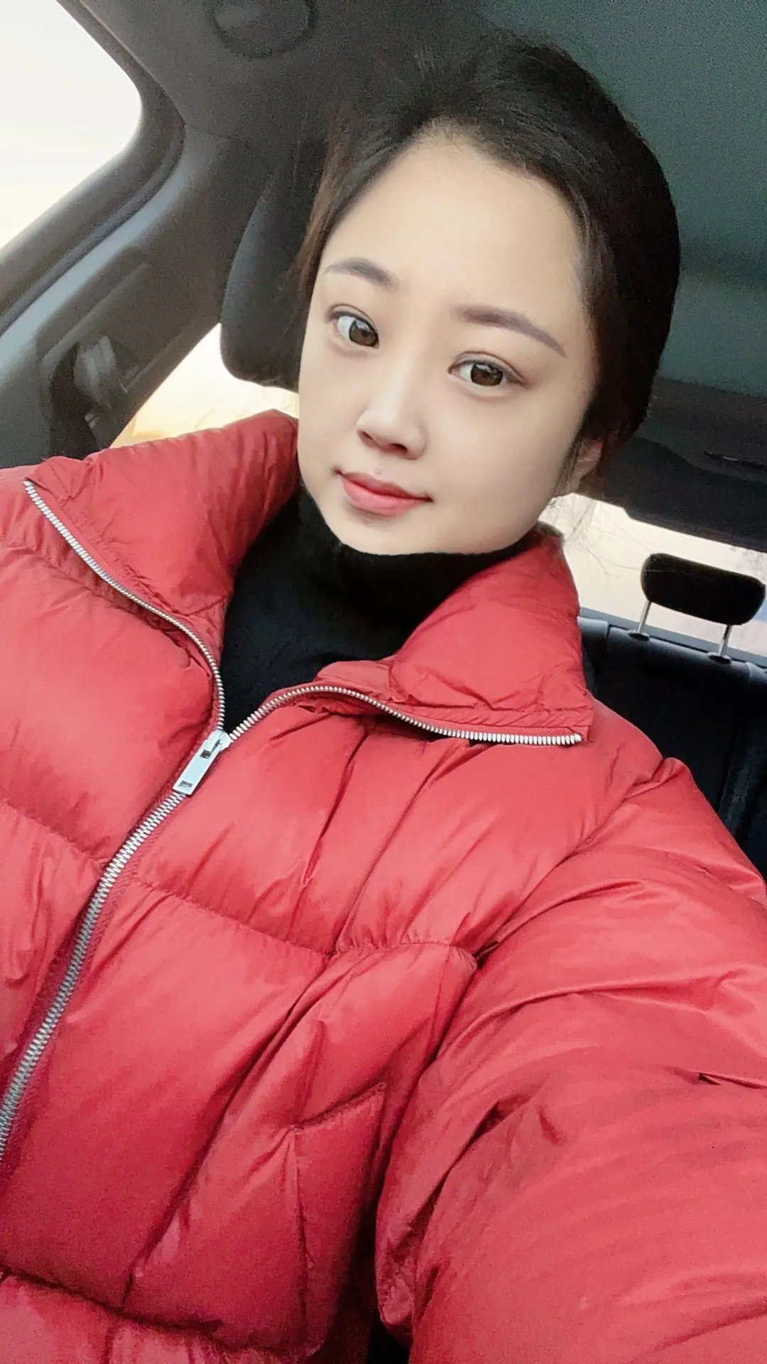山茶花读不懂白玫瑰，北山的风吹不到南山尾，就像我始终也无法理解你的山河...