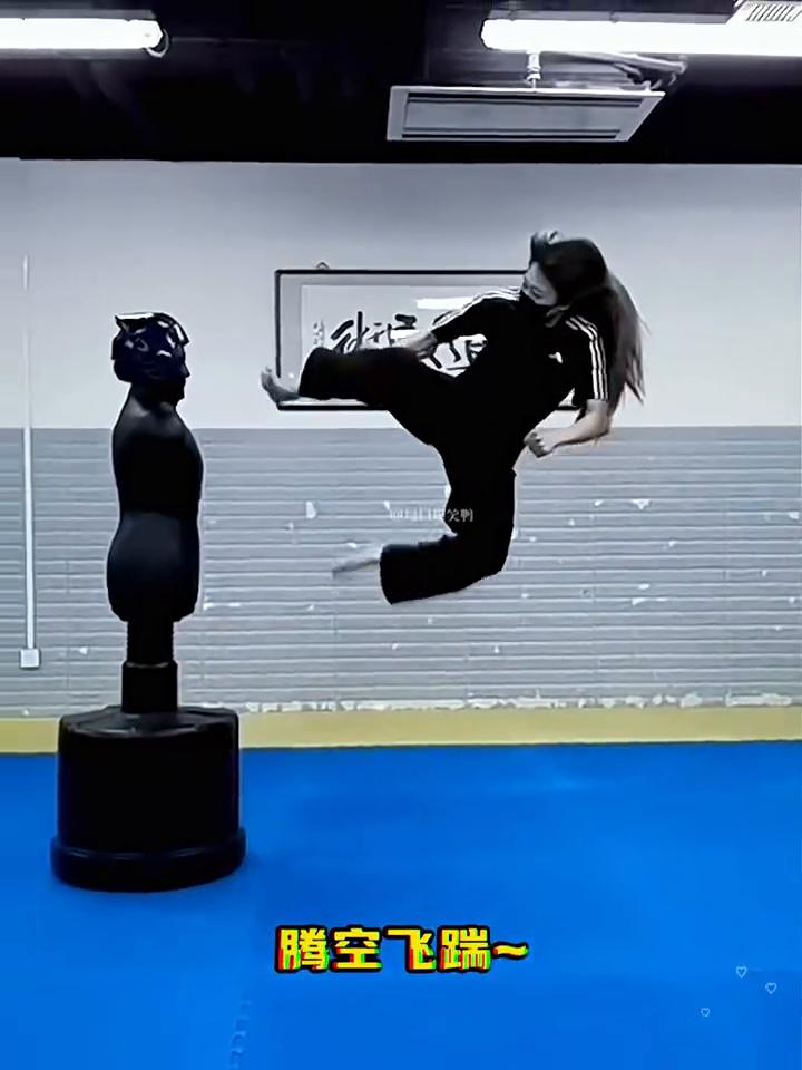 那些满级女生大赏。
准备好了吗？真女孩必会韦伯斯特。
·女版韦伯斯特：手撕卷帘门