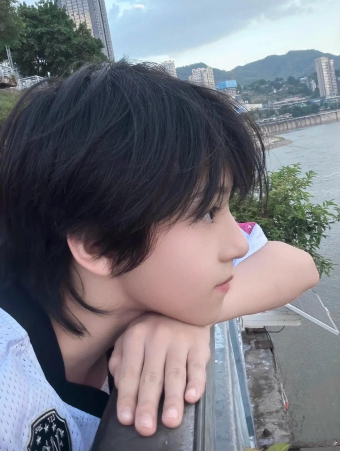 智恩涵是为数不多颌面没有问题的[点赞] ​​​