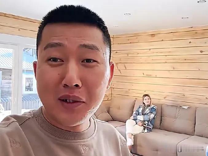 哇，这个视频好温馨啊！贝加尔阿楠和小哒莎回到了俄罗斯，刚休息两天就赶快去了老丈人