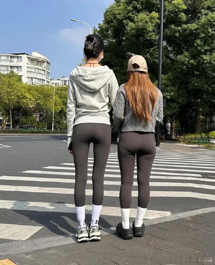 切勿盲目跟风穿鲨鱼裤，并非人人皆宜。 