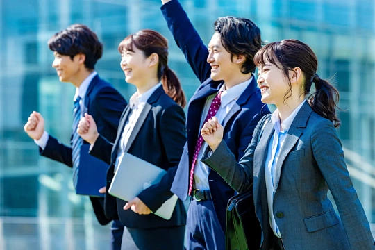 张雪峰曾谈努力的意义张雪峰对努力的解读，从不是空洞鸡汤，而是戳中普通人的清醒与温