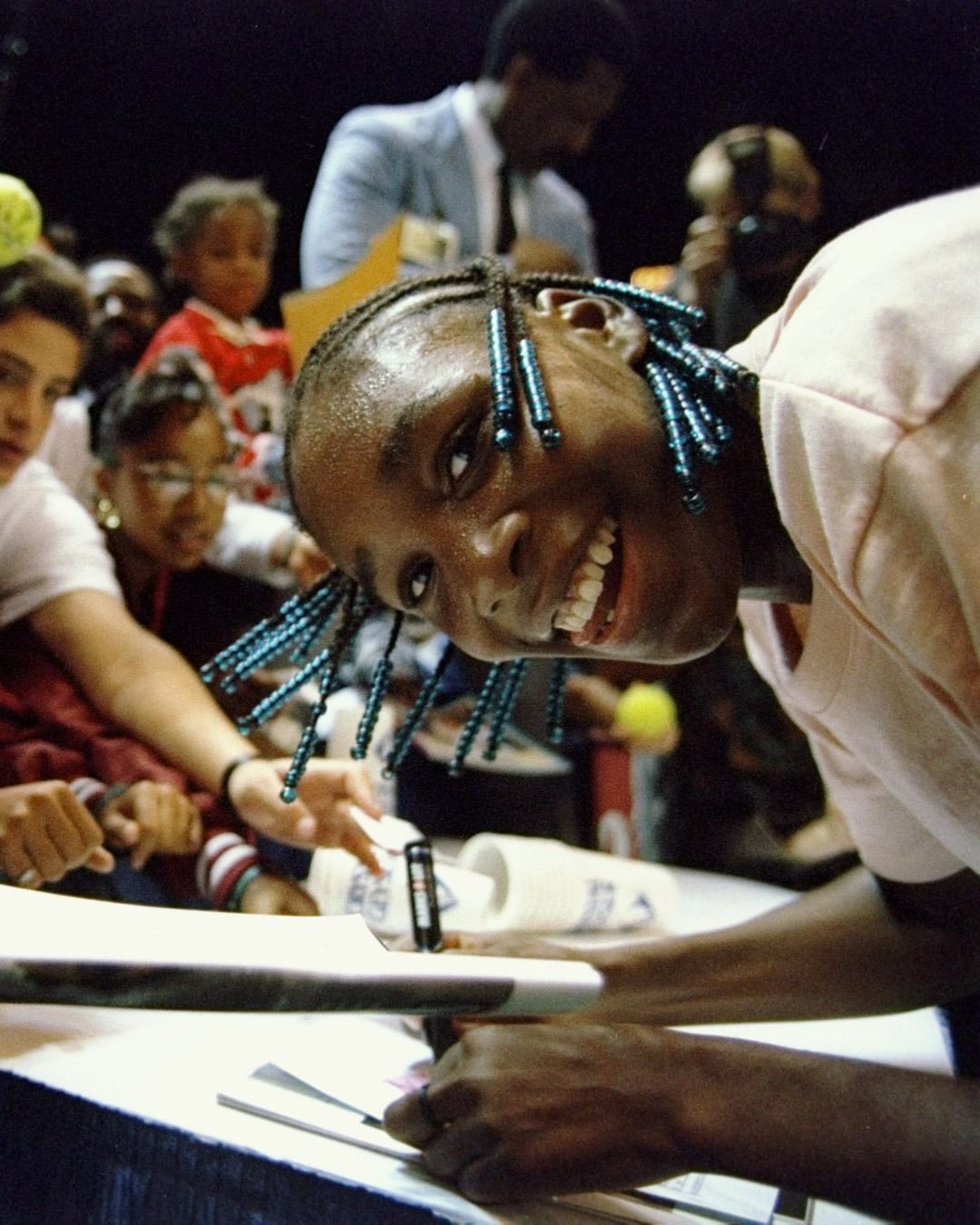 维纳斯-威廉姆斯分享了两张来自30年前，她首次参加职业赛事的照片‼️她真是女子网