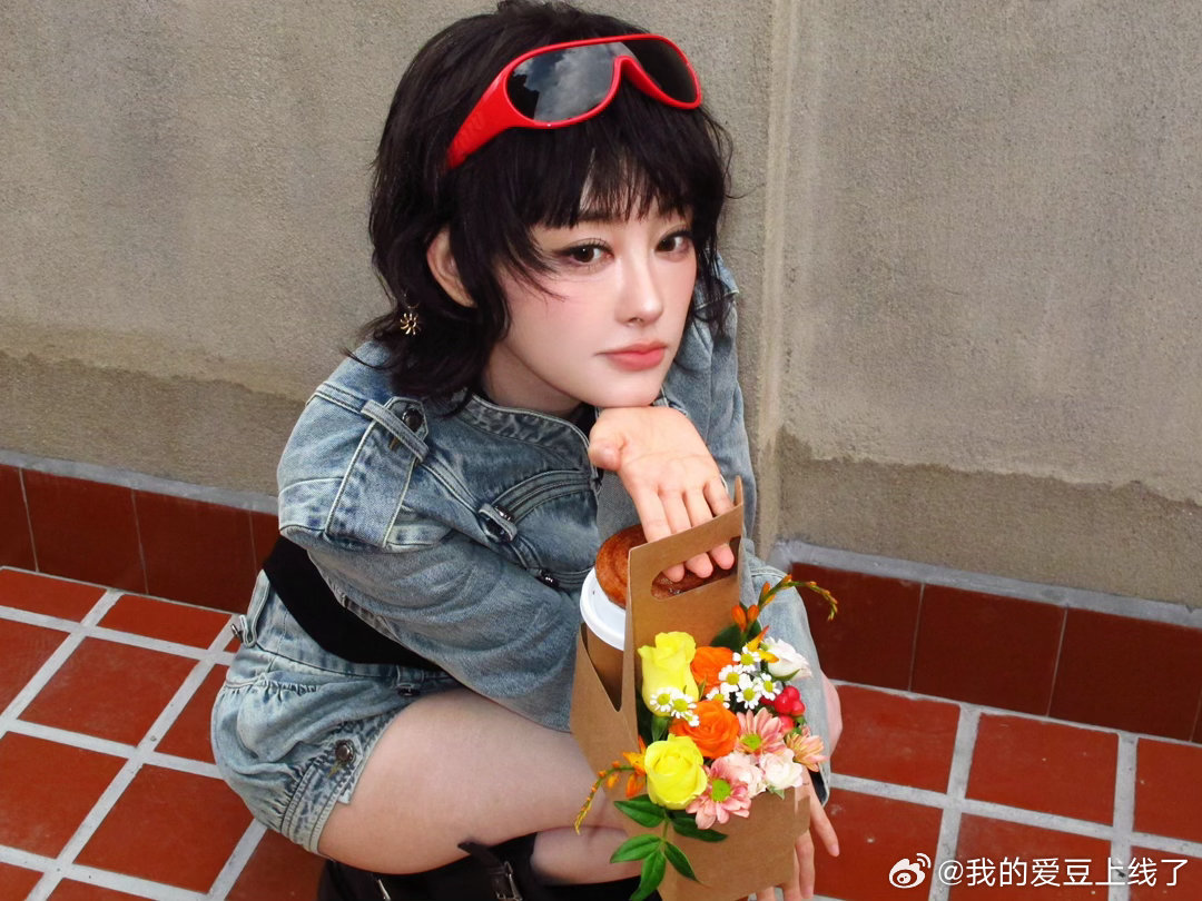 祝绪丹耳环戴在头发上祝绪丹的耳环戴在头发上祝绪丹解锁神仙配饰思路，耳环直接点缀在