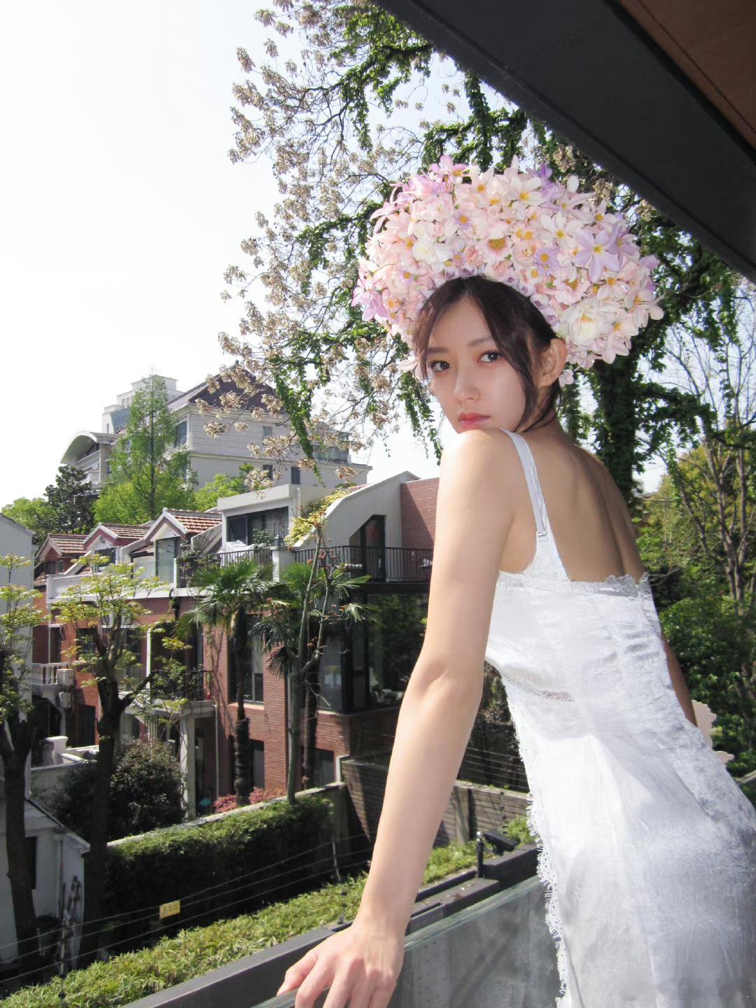 #程潇春日簪花妆# 今世簪花，来世漂亮[送花花]今日份程潇簪花妆🈶春日氛围感拿