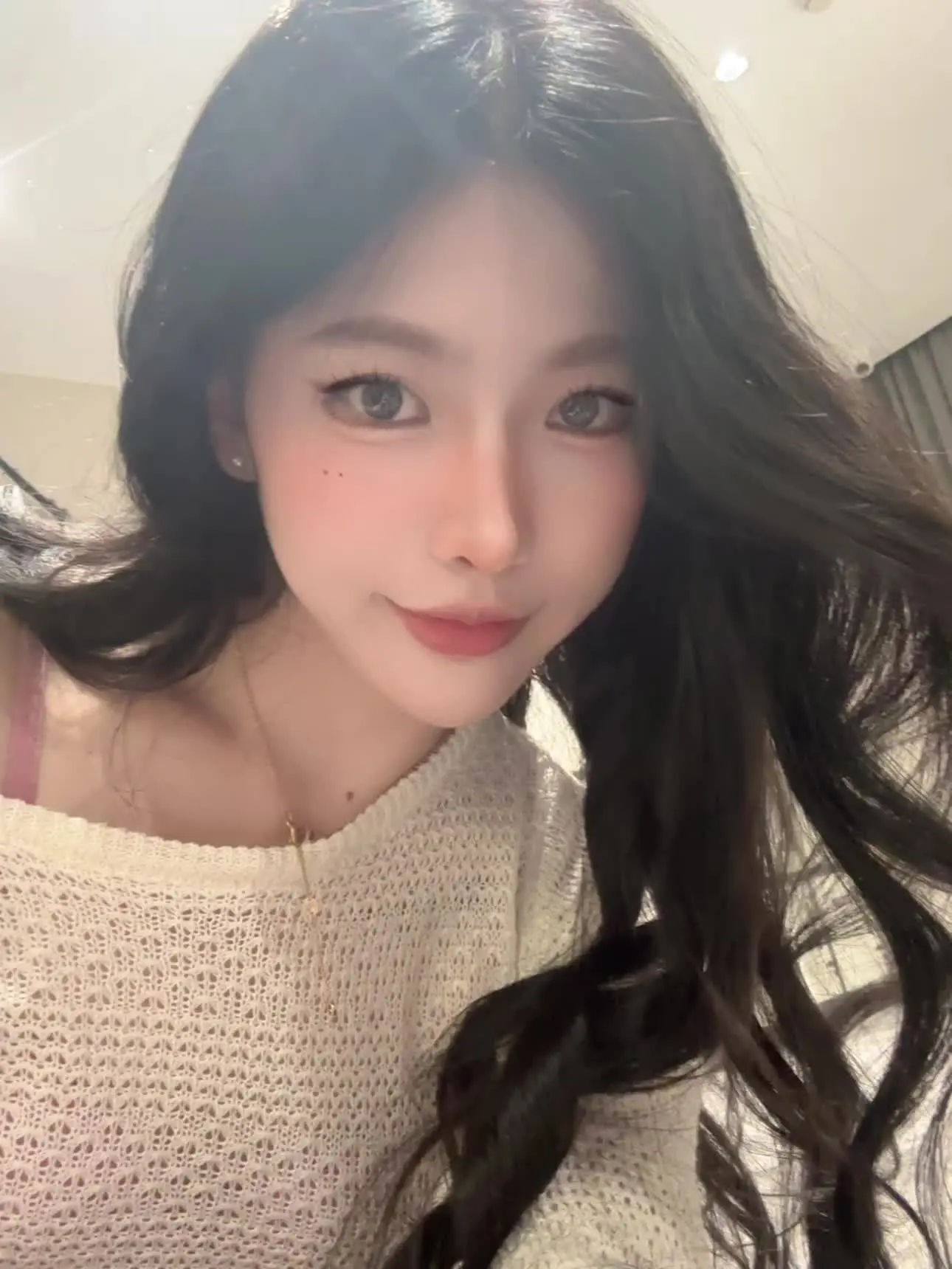 以前丑不好意思发自拍 现在不一样了 现在脸皮厚