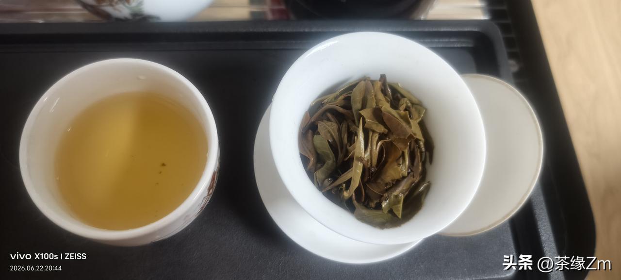 每次身边有人约我吃饭，我都会说我吃素。他们都很诧异，说都六十多岁了还吃什么素，身